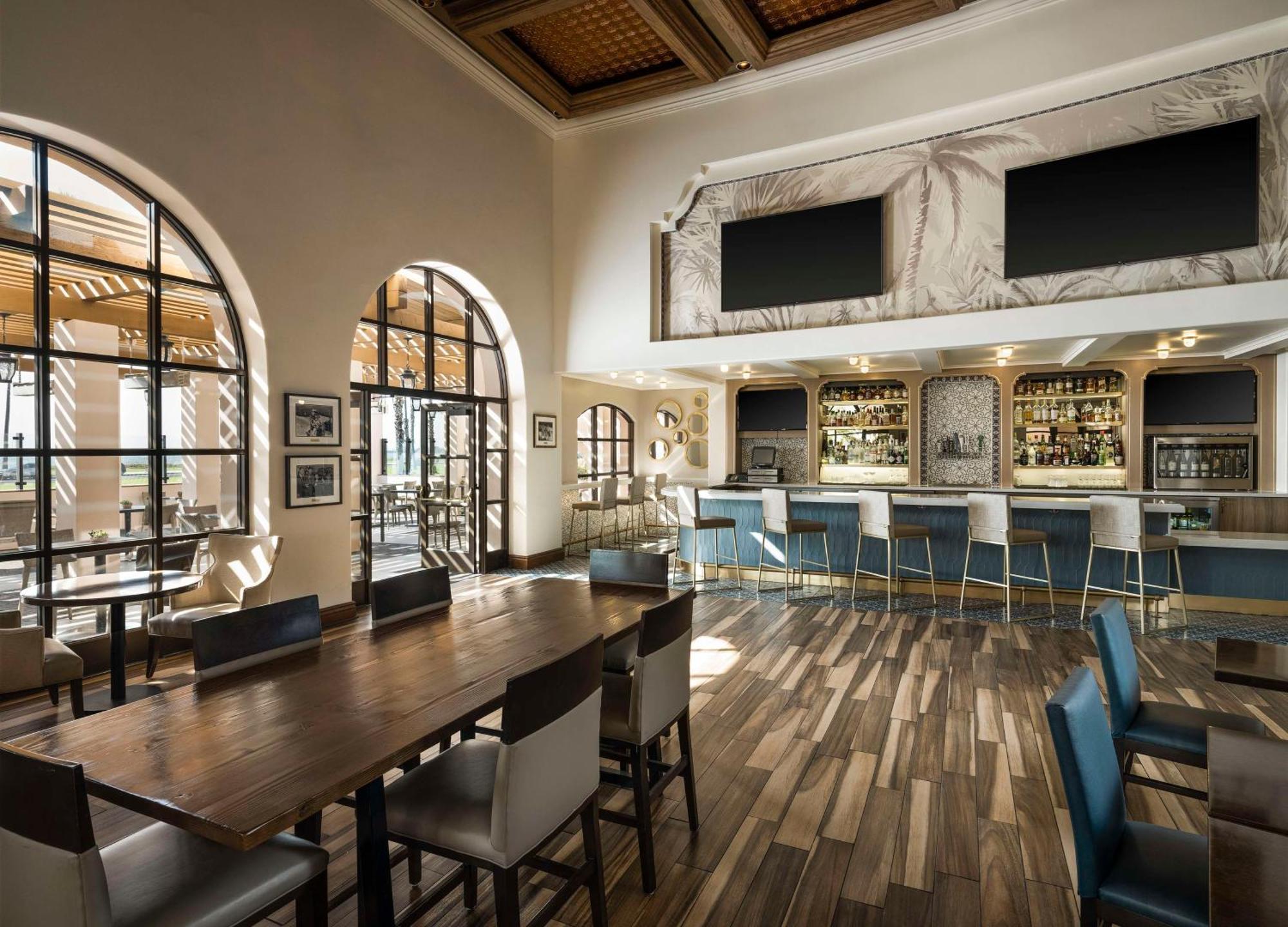 Hilton Santa Barbara Beachfront Resort Exterior photo