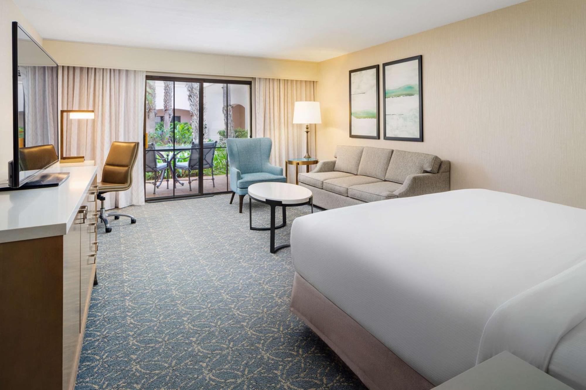 Hilton Santa Barbara Beachfront Resort Exterior photo
