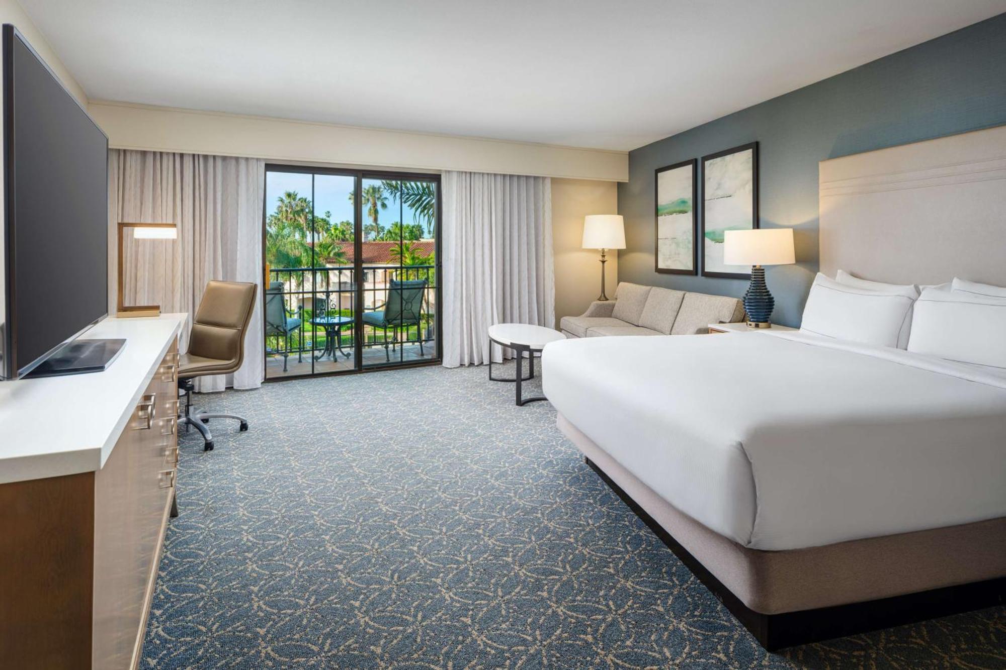 Hilton Santa Barbara Beachfront Resort Exterior photo