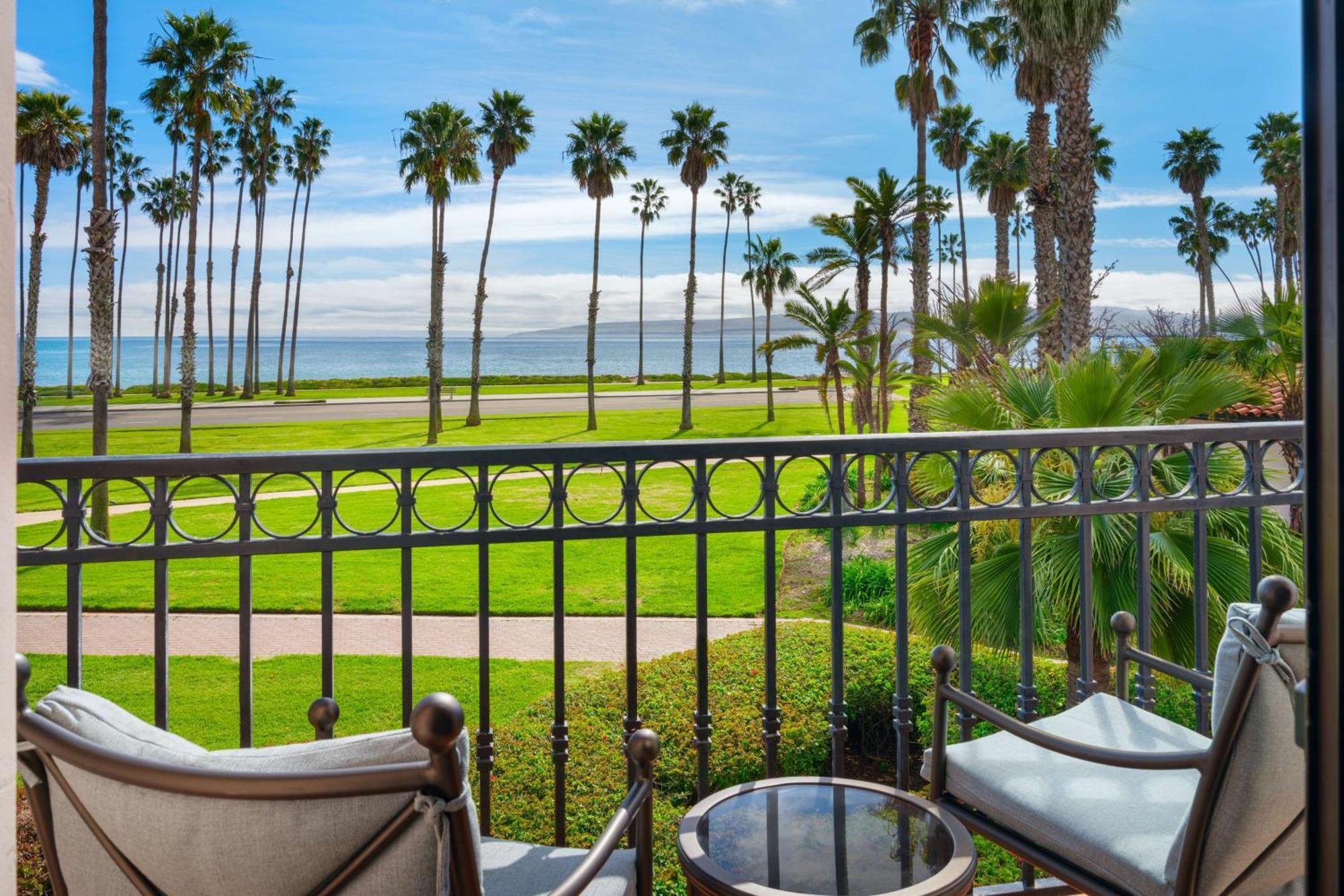 Hilton Santa Barbara Beachfront Resort Exterior photo