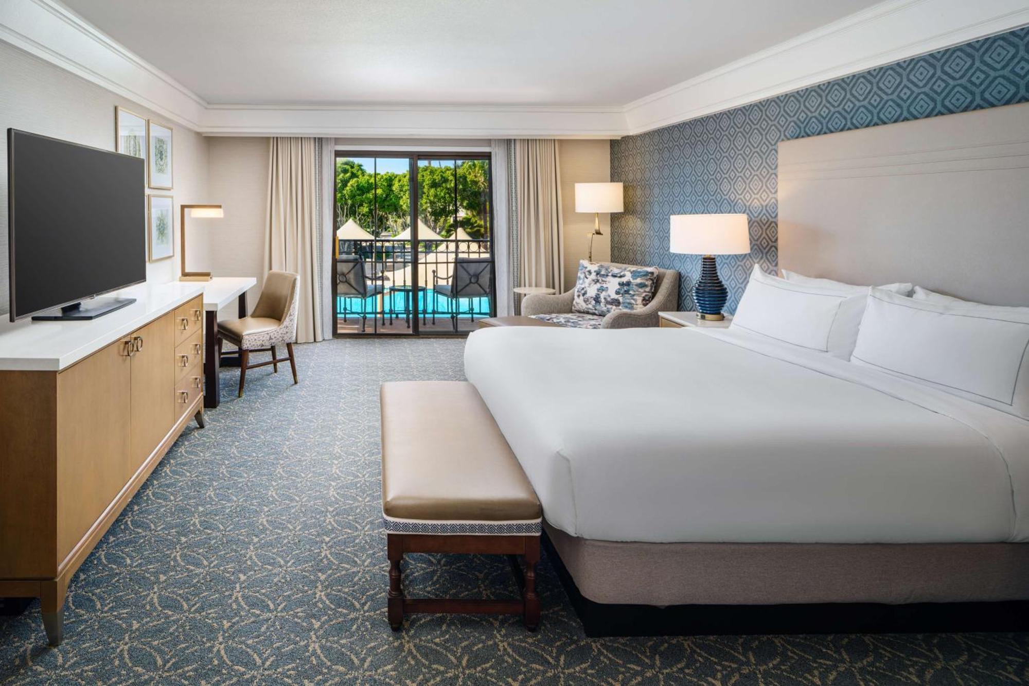 Hilton Santa Barbara Beachfront Resort Exterior photo